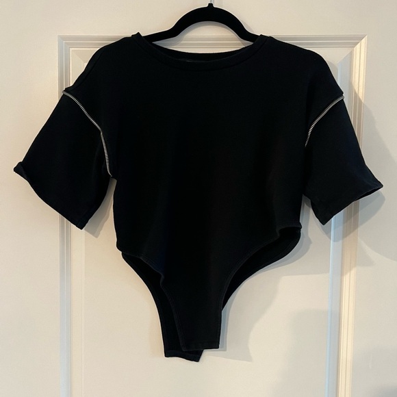 Forever21 Curved‎ Hem Cropped Tee - Picture 5 of 6